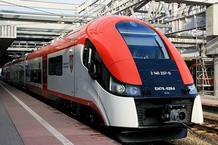 Co kryje się za skrótem KW w PKP? Odkrywamy tajemnice kolei!