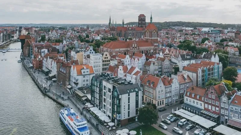 Ile trwa lot z Gdańska do Nowego Jorku? Oto, co musisz wiedzieć!