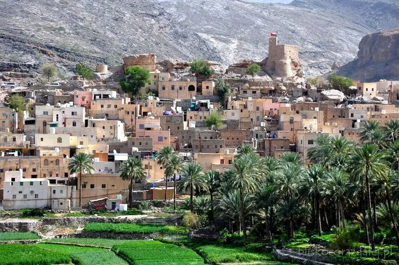 Jak długo trwa lot na Oman? Przewodnik dla podróżników