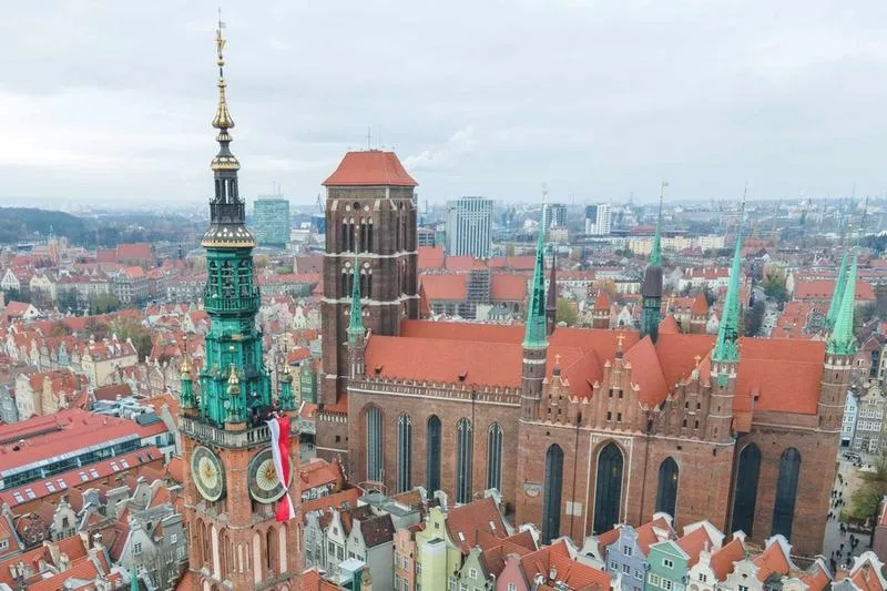 Jak najłatwiej dojechać z dworca PKP na lotnisko w Gdańsku?