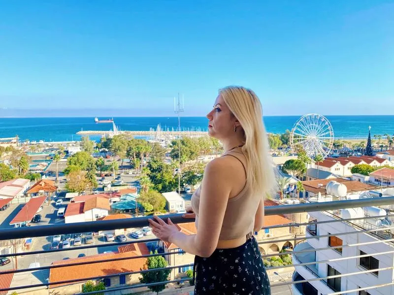 Jak szybko i wygodnie dojechać z lotniska w Larnace do centrum miasta?