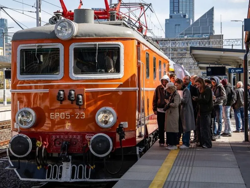 Jak zdobyć odpowiedni bilet na pociąg R3? Przewodnik dla podróżnych