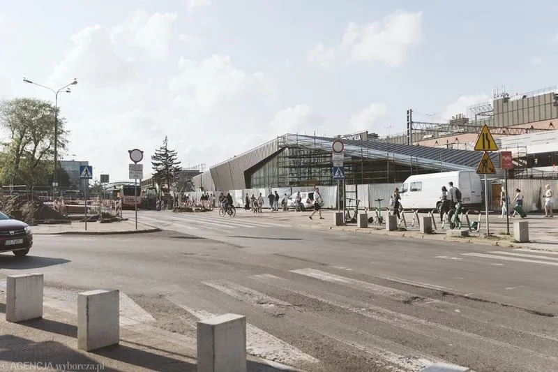 Najbliższa stacja PKP do lotniska w Gdańsku – sprawdź, jak dojechać!