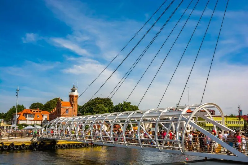 Odkryj najciekawsze atrakcje w Ustce na wczasy pełne wrażeń