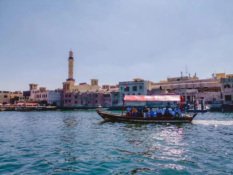 Odkryj Stary Dubaj: Najlepsze Sposoby, Jak Dojechać do Kultowych Miejsc